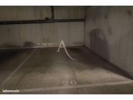 parking/box romainville