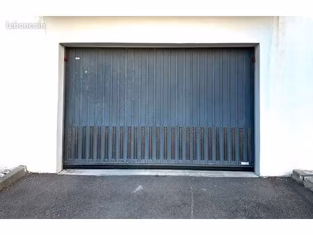parking/box 1 pièce 17 m²