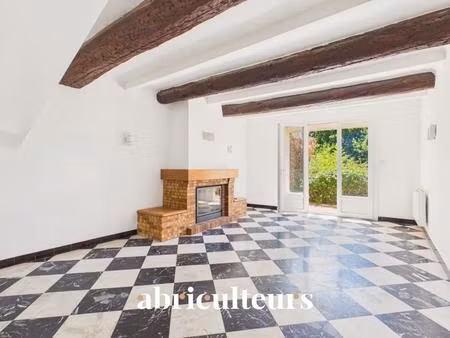 maison de village avec jardin  garage  cave et grenier aménageable à saint-cannat