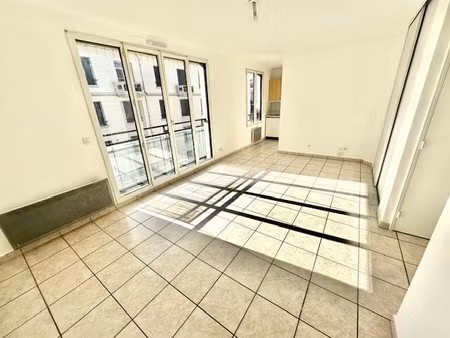 t1 entierement renove - 31.78 m² lyon 03 part dieu - rue maurice flandin