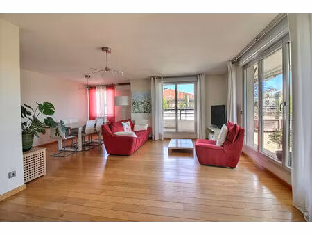 appartement meuble - 3 chambres - terrasse - garage - lyon 8 grand trou