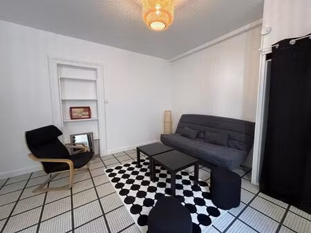 a louer - studio avec terrasse meuble - bordeaux