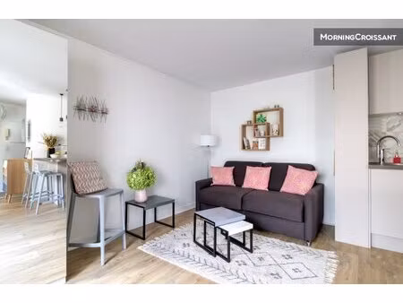 beau studio avec balcon à paris