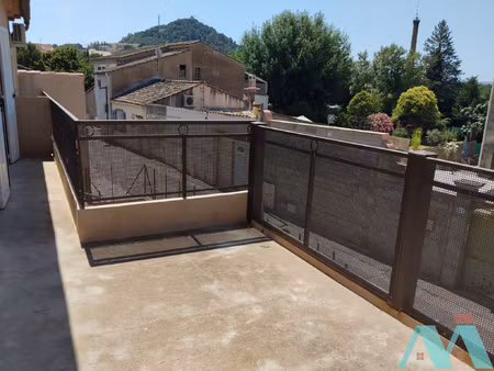 à louer bel appartement t4 entièrement rénové de 81 m2 à v