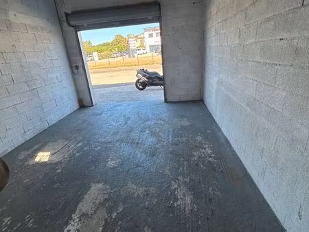garage/dépôt 25m2