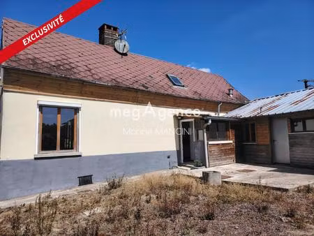 maison lumineuse dans environnement calme