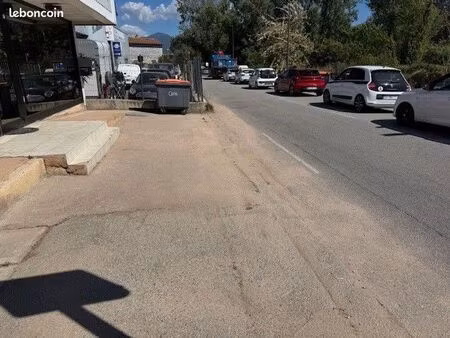 droit au bail 48 000 - local commercial de 120 m² au vazzio loué 2 000 / mois exonéré de t