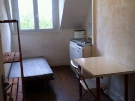 studette meublée – hypercentre – située au 86 rue saint jean à caen (éligible apl)