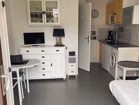 a louer studio meublé avec cour