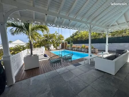villa saint francois 300m2  residence bellevue  piscine  4ch  piscine et jacuzzi