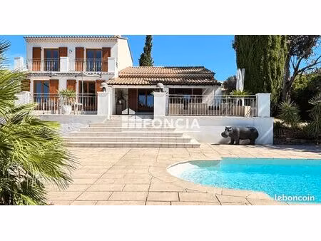 villa de prestige avec piscine chauffée et grande terrasse