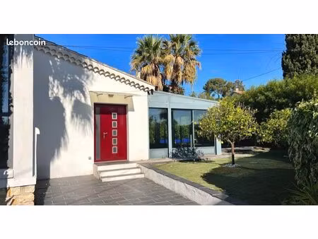 villa authentique  lumineuse  contemporaine avec piscine – la garde 83130