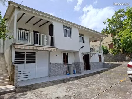a vendre 2 maisons locatives