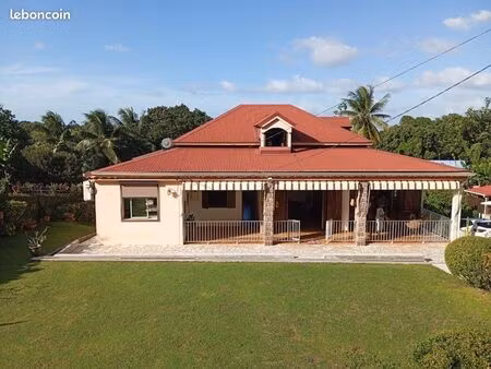 superbe villa familiale f7 nichée sur un magnifique terrain arboré de 3 000 m²