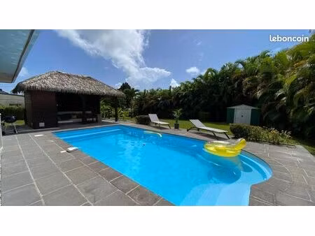 villa climatisée 4 chambres avec piscine et jardin