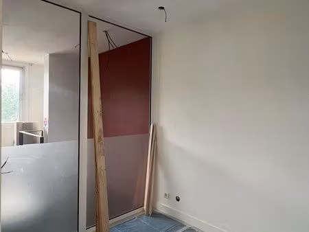 bureau en coworking 7m2