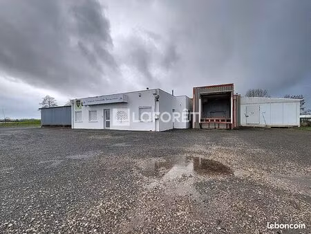 local 900 m² falaise