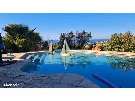 maison carqueiranne  piscine  vue mer