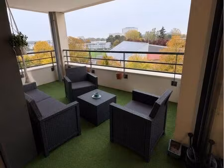 t2 meublé 51 m² – terrasse – résidence récente et sécurisée – dpe b – chauffage et eau cha