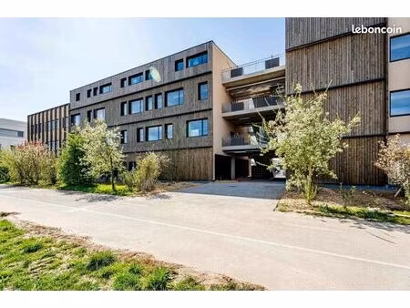bureau 86 m²