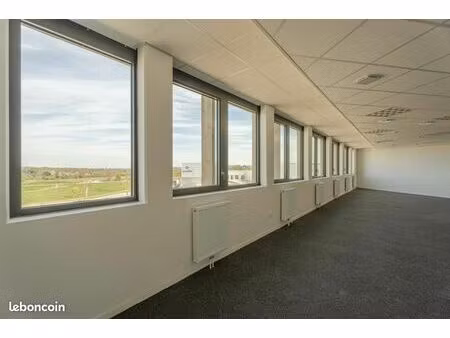 bureau 93 m²
