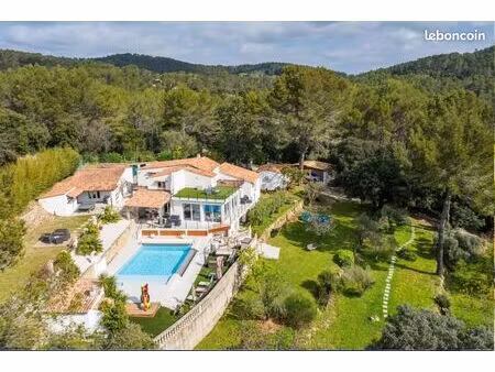 maison de 7 pièces – 250 m² + 150m² de dépendances