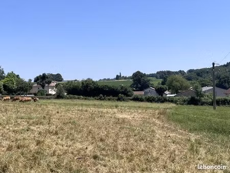 terrain à bâtir de 1122 m² à arpajon-sur-cere (15)
