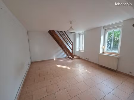 maison mitoyenne de ville à louer