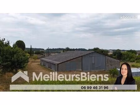 bâtiment 780 m²