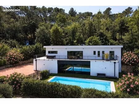 maison contemporaine avec piscine  vue panoramique et appartement indépendant