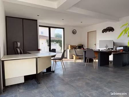 bureau commercial
