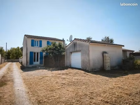 entre saintes et pons  dans un environnement calme et privilégié