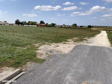 terrain à bâtir de 381 m2 au prix de 49900 à grezac (17)