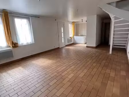 duplex 2 chambres à avesnes le comte