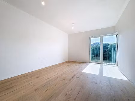 appartement à louer à raymonde de larochelaan 14 sint-denijs-westrem (rbw48466)