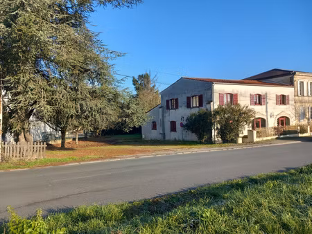 a vendre immeuble avec local commercial et appartement