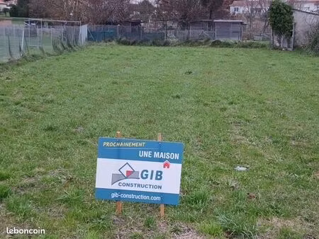 terrain 468 m² medis
