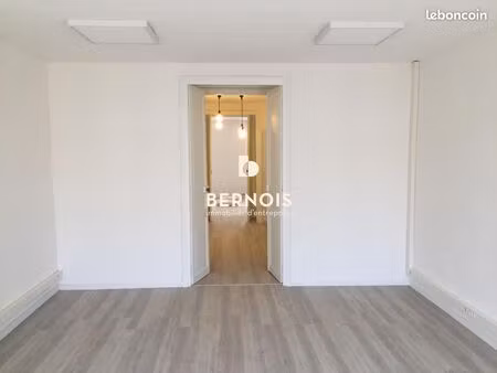 bureaux 143 m²