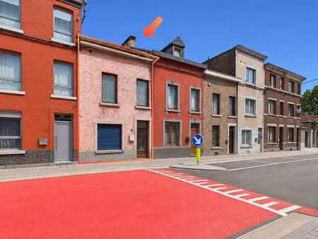 maison à rénover – 85 m² – 2 chambres – petite cour