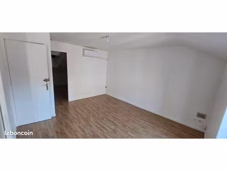appartement climatisé repeint à neuf proche de toutes commodités