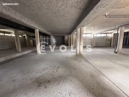 local d'activité 964 m²