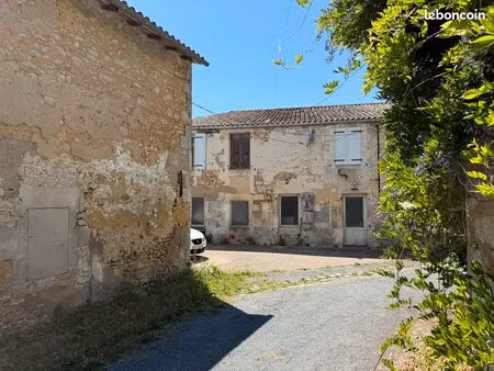 maison charentaise à rénover avec grange
