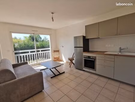location studio meublé
