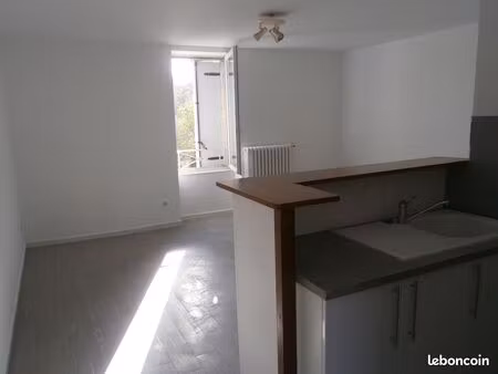 loue très beau f2 à velars-sur-ouche