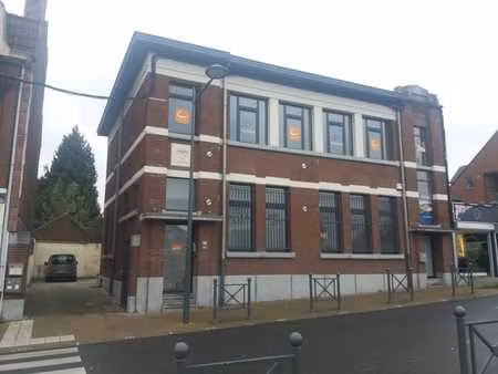 local commercial/bureaux à louer à gembloux (43)