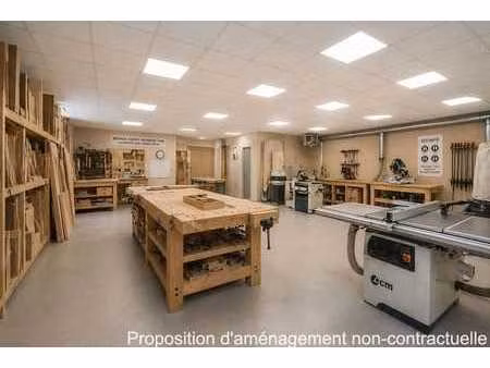 vaste entrepôt à fort potentiel au centre de frameries