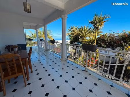 a vendre en exclusivité - grande villa f7 de 190m² - vue mer et calme - le tampon