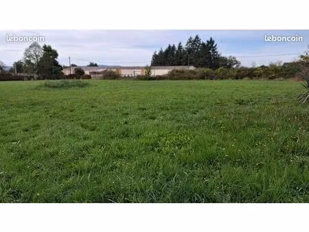 terrain de 3745m² ussac