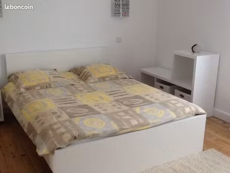 grand t 1 meuble de 33 m2 réservé aux étudiants
