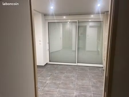 petit studio au rez-de-chaussée climatisé